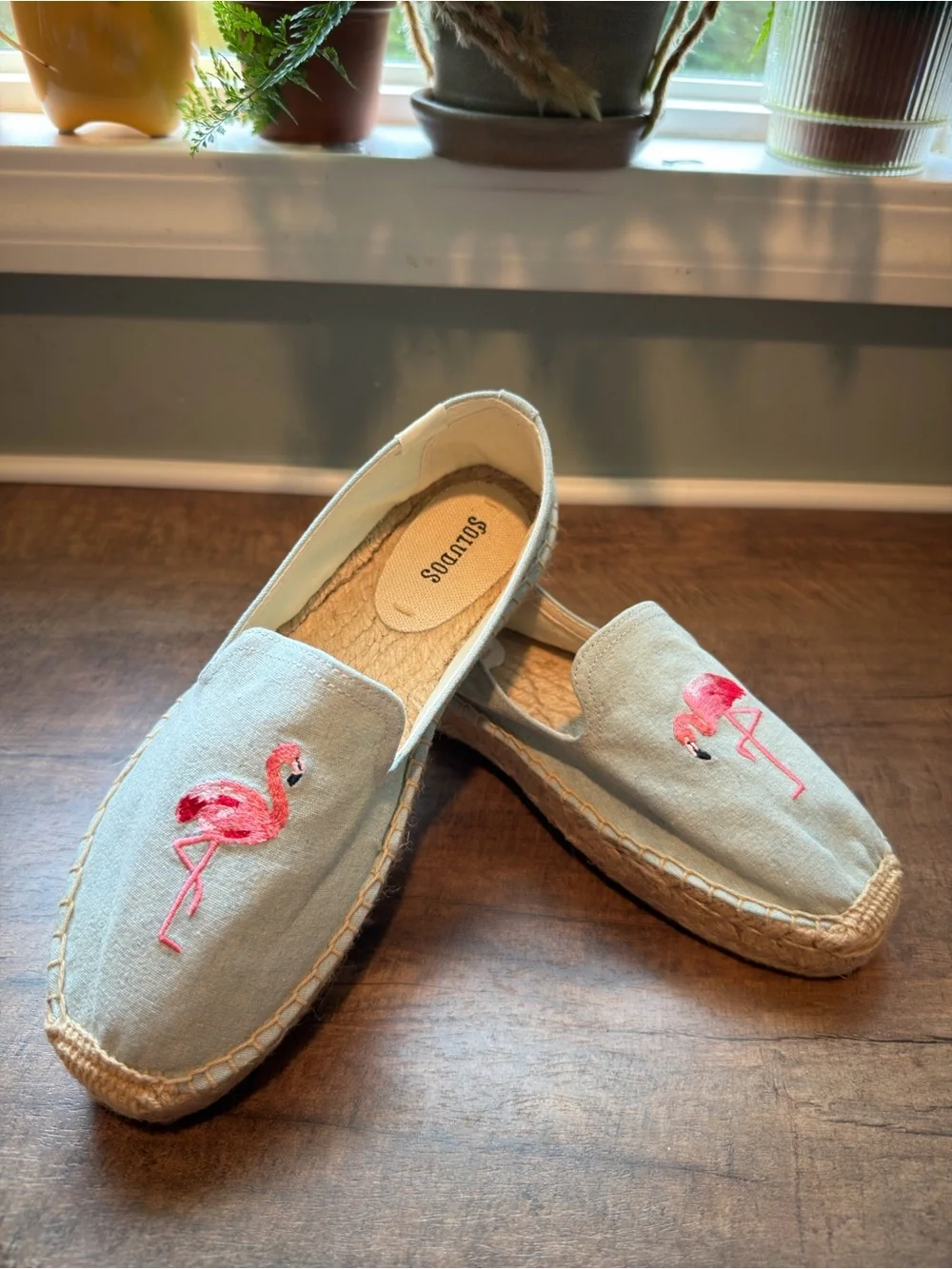 NWOB Soludos Light Blue Espadrille Slip-Ons with Pink Flamingo Embroidery 7.5